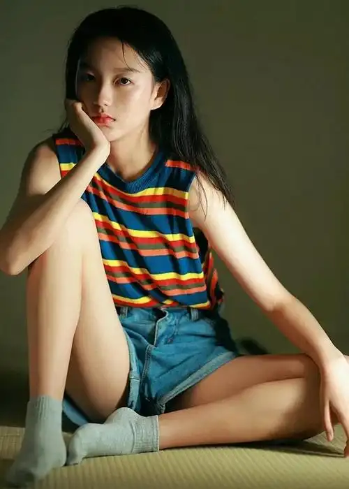 午夜影院赛博动漫霓虹残响